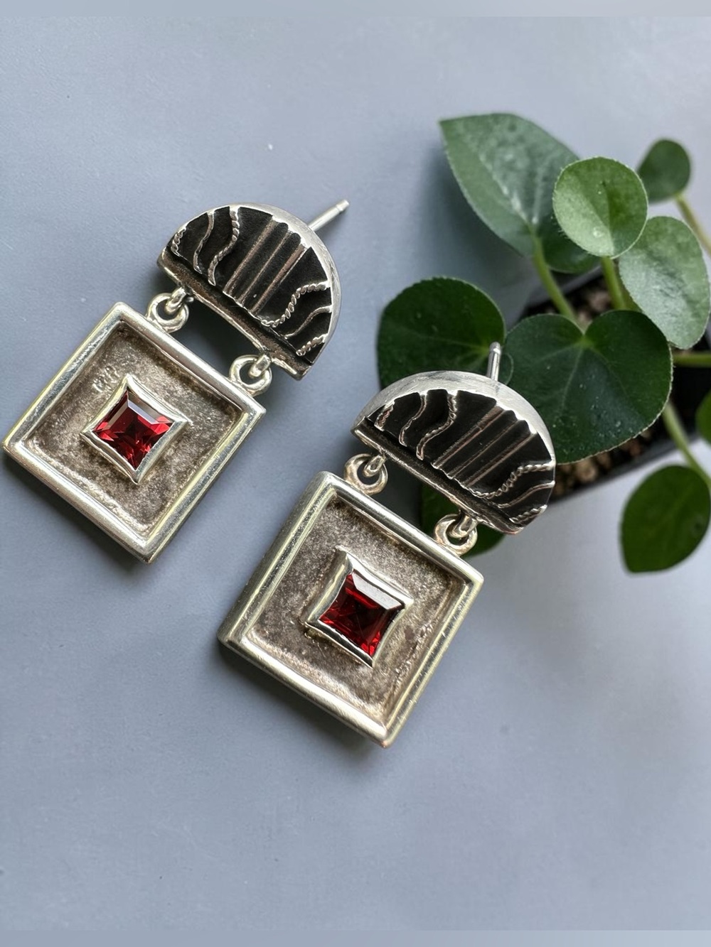 925 Sterling Silver Geometric Garnet Dangle Earrings 9 grams - Picture 2 of 8